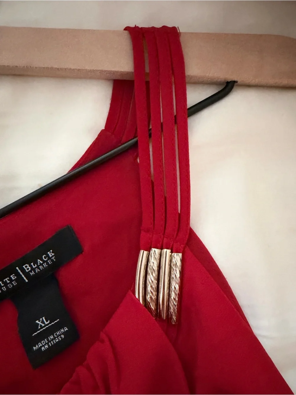 White House Black Market Red Sleeveless Blouse XL Gold Hardware Keyhole Top - Picture 6 of 6